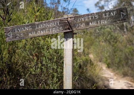 Panneau pour Evans Lookout et Govett Leap on the Cliff Top Track, Blackheath, Blue Mountains, Nouvelle-Galles du Sud, Australie. Banque D'Images