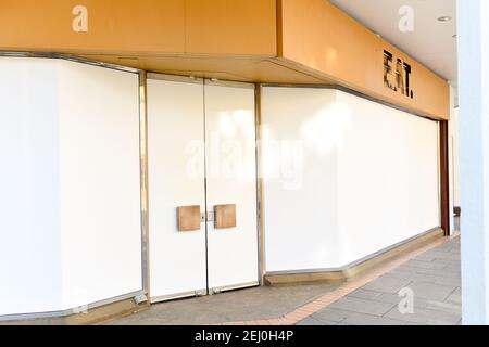 Cambridge, Royaume-Uni, 13-02-2021. Façade extérieure du bâtiment avec tableau blanc de l'ancien sandwich et café-bar. Banque D'Images