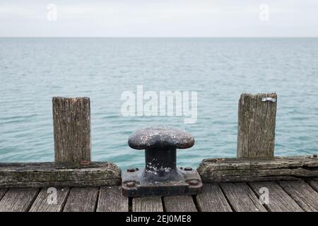 Bollard sur Frankston Pier, Melbourne, Victoria, Australie. Banque D'Images