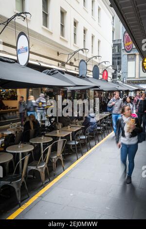 Terrasses de cafés sur Degraves Street, Melbourne, Victoria, Australie. Banque D'Images