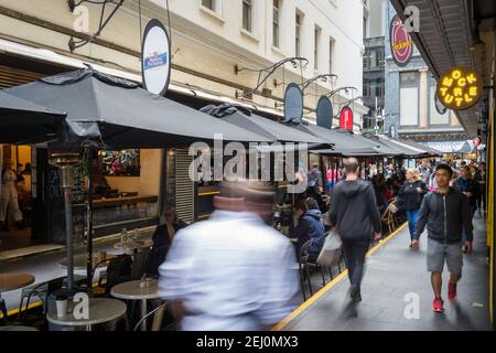 Terrasses de cafés sur Degraves Street, Melbourne, Victoria, Australie. Banque D'Images