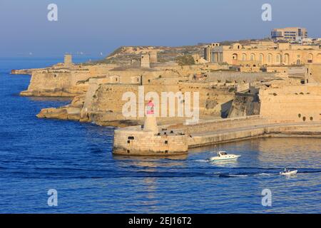 Fort Ricasoli et le brise-lames oriental de Ricasoli à la Valette, Malte Banque D'Images