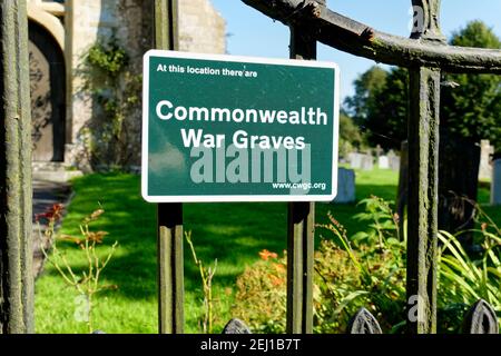 Bishopstrow, Warminster, Wiltshire / Royaume-Uni - septembre 13 2020 : un panneau de tombes de guerre du Commonwealth à l'église Bishopstrow, Warminster, Wiltshire, Angleterre, Royaume-Uni Banque D'Images