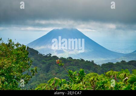 Vue sur le volcan Arenal au Costa Rica Banque D'Images