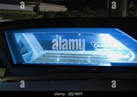 Octavian, Italie. 20 février 2021. La corbillard contenant le cercueil de Raffale Cutolo bos della Camorra arrive au cimetière d'Ottaviano. Crédit : Agence photo indépendante/Alamy Live News Banque D'Images