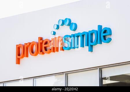 18 sept 2020 San Jose / CA / USA - ProteinSimple logo à leur siège de la Silicon Valley; ProteinSimple, qui fait partie de Bio-Techne Corporation, développe en Banque D'Images