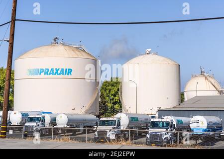 24 oct 2020 Pittsburg / CA / USA - Praxair site de gaz industriels dans la région est de la baie de San Francisco; Praxair, Inc. Est un industriel américain dans le monde entier Banque D'Images