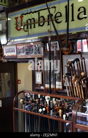 The World Famous James Smith & Sons Parapluie Shop à Londres, Angleterre . Banque D'Images