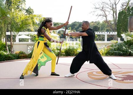 EDDIE MURPHY et KIKI LAYNE dans COMING 2 AMERICA (2021), réalisé par CRAIG BREWER. Crédit : PHOTOS / Album PARAMOUNT Banque D'Images