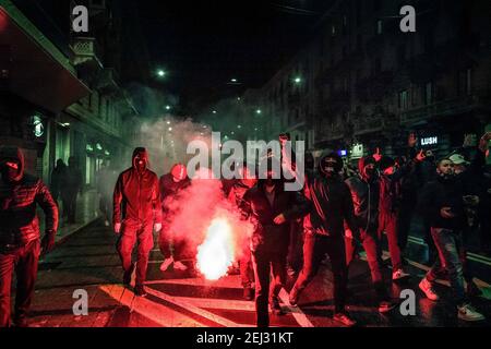 Reportage, Italie. 13 mars 2021. 3/13/2021 - Milan 26 octobre 2020, manifestation contre de nouvelles restrictions contre les dissimulation du gouvernement italien, manifestation en cours buenos aires powered by ultras (Milan - 2021-02-19, Carlo Cozzoli) ps la photo peut être utilisée dans le contexte dans lequel elle a été prise, Et sans l'intention diffamatoire du décorum du peuple représenté usage éditorial seulement (photo par IPA/Sipa USA) crédit: SIPA USA/Alay Live News Banque D'Images