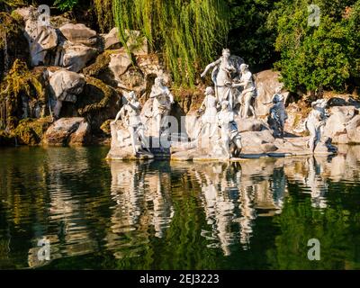 Vue imprenable sur Diana et la fontaine d'Actaeon aux pieds de la Grande cascade, Palais Royal de Caserta, Italie Banque D'Images