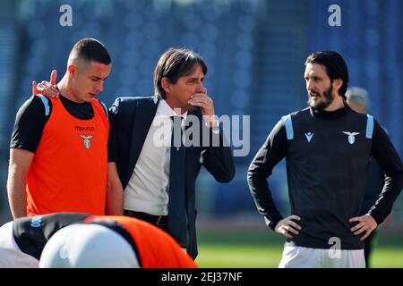 Rome, Italie. 20 février 2021. Simone Inzaghi entraîneur en chef du Latium parle aux joueurs pendant l'échauffement avant le championnat italien Serie UN match de football entre SS Lazio et UC Sampdoria le 20 février 2021 au Stadio Olimpico à Rome, Italie - photo Federico Proietti/DPPI/LiveMedia/Sipa USA crédit: SIPA USA/Alay Live News Banque D'Images