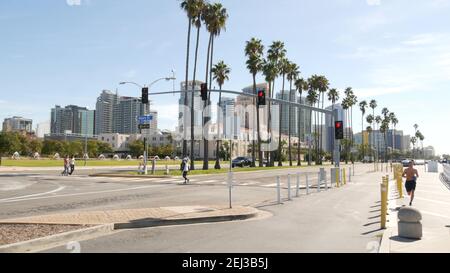 SAN DIEGO, CALIFORNIE États-Unis - 30 JANVIER 2020 : centre civique du comté dans le centre-ville. Horizon urbain du quartier Gaslamp. Paysage urbain de la métropole, port du pacifique W Banque D'Images