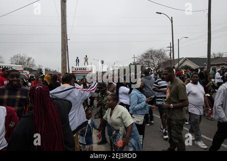 CTC Steppers, New Orleans social Aid and Pleasure Club second Line (Secondline) Parade Dancers on second Line Sunday. La Nouvelle-Orléans, Louisiane, États-Unis. Banque D'Images