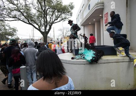 CTC Steppers, New Orleans social Aid and Pleasure Club second Line (Secondline) Parade Dancers on second Line Sunday. La Nouvelle-Orléans, Louisiane, États-Unis. Banque D'Images