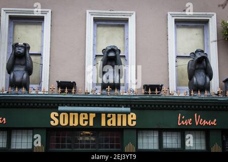 Statues des trois singes sages, je n'entends pas, je ne vois pas, je ne parle pas. Banque D'Images