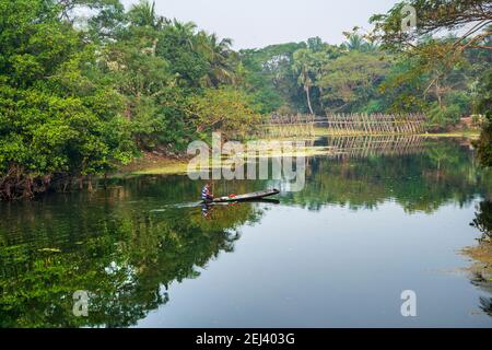 Bateau de pêche à Khulna, Bangladesh. Banque D'Images