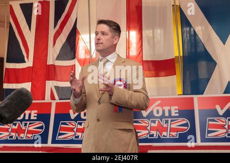 Richard Barnbrook candidat Mayoral de Londres du BNP et chef de l'opposition sur le Conseil de Barking et Dagenham Borough, prenant la parole lors des conférences de presse pour lancer la campagne du Parti nationaliste britannique (BNP) pour l'élection de Mayoral de Londres et de la Grande Autorité de Londres (GLA) en 2008. The Eastbrook public House, 835 Dagenham Road, Londres, Royaume-Uni. 12 avril 2008 Banque D'Images