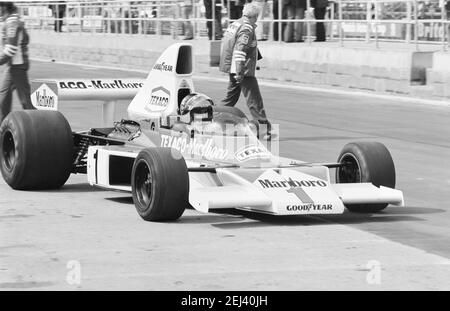 La voiture numéro 1 dans les fosses de Silverstone Racing Circuit 12/04/1975 Banque D'Images