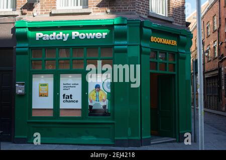 Paddy Power Store, il est sur les plus grands bookmakers irlandais, il offre des Paris sportifs, poker en ligne, bingo en ligne, casino en ligne et jeux en ligne Banque D'Images