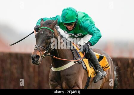 Sceau Royal monté par le jockey Daryl Jacob clair le dernier à gagner le Betfair Game Spirit Chase à l'hippodrome de Newbury. Date de la photo: Dimanche 21 février 2021. Banque D'Images