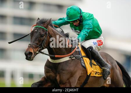 Sceau Royal monté par le jockey Daryl Jacob clair le dernier à gagner le Betfair Game Spirit Chase à l'hippodrome de Newbury. Date de la photo: Dimanche 21 février 2021. Banque D'Images