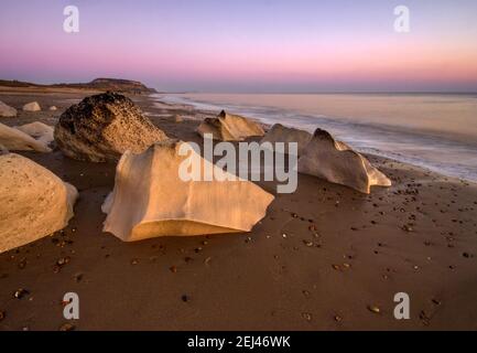 Random Rocks, Hengistbury Head, Dorset. Banque D'Images