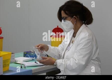 Naples, Italie. 20 février 2021. Centre de vaccination pour le COVID-19 à Naples. (Photo de Salvatore Esposito/Pacific Press/Sipa USA) crédit: SIPA USA/Alay Live News Banque D'Images