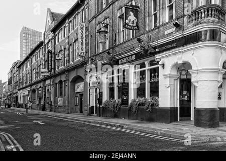 Rosie's Bar est une maison publique bien connue située à l'angle de Stowel Street à Newcastle, Tyne et Wear. Banque D'Images