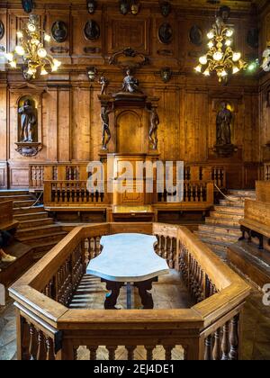 Teatro Anatomico Bologna Italie - le Théâtre anatomique de l'Archiginnasio - construit 1636-68, utilisé pour des conférences d'anatomie à l'école médicale de Bologne. Banque D'Images