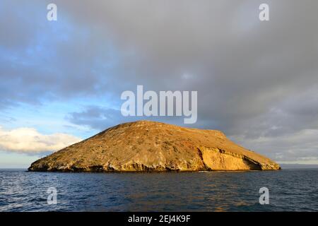 Nuages au-dessus des îles Daphne Menor, Galapagos, Équateur Banque D'Images