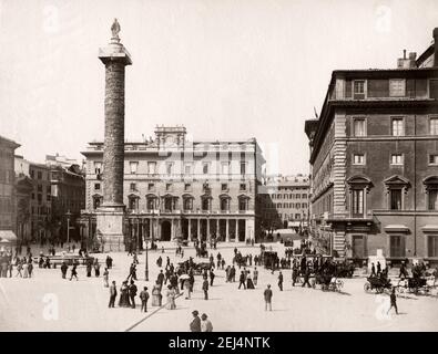 Photographie ancienne de la fin du XIXe siècle : Piazza Colonna, Rome, Italie, piétons Banque D'Images