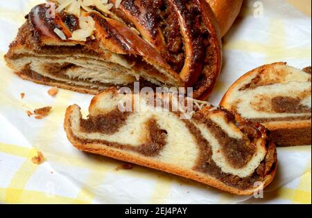Tranché, tresse de levure, tresse de levure, tresse russe, tresse de noix Banque D'Images