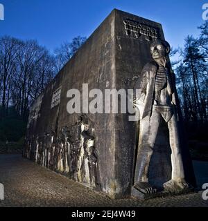 Memorial Bittermark, dans la soirée, l'artiste Karel Niestrath et architecte Wera Schwarz, Dortmund, région de la Ruhr, Rhénanie-du-Nord-Westphalie, Allemagne Banque D'Images