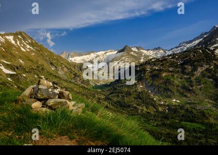 Vallée de Benasque vue de la route vers Portillón de Benasque et Salvaguardia (Pyrénées, Aragon, Espagne, Benasque) Banque D'Images