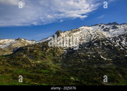 Vallée de Benasque vue de la route vers Portillón de Benasque et Salvaguardia (Pyrénées, Aragon, Espagne, Benasque) Banque D'Images