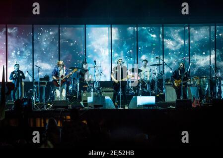 Arcade Fire se déroule en direct sur scène le 3 jour du Festival de l'île de Wight 2017, parc Seaclose, île de Wight. Date de la photo: Samedi 10 juin 2017. Le crédit photo devrait se lire: © DavidJensen Banque D'Images