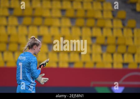 Aix-la-Chapelle, Allemagne. 21 février 2021. Le gardien de but allemand Merle Frohms 1) photographié lors d'un match de football féminin entre les équipes nationales de l'Allemagne et de la Belgique, a appelé les flammes rouges dans un tournoi pré - BID appelé trois nations un but avec les équipes nationales de Belgique, Les pays-Bas et l'Allemagne en vue de l'organisation de la coupe du monde des femmes de la FIFA 2027, le dimanche 21 février 2021 à Aix-la-Chapelle, en Allemagne . PHOTO SPORTPIX.BE | SPP | STIJN AUDOOREN Credit: SPP Sport Press photo. /Alamy Live News Banque D'Images