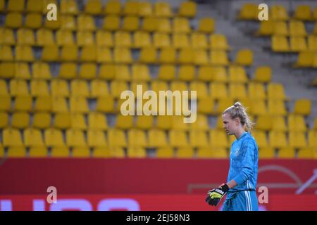 Aix-la-Chapelle, Allemagne. 21 février 2021. Le gardien de but allemand Merle Frohms 1) photographié lors d'un match de football féminin entre les équipes nationales de l'Allemagne et de la Belgique, a appelé les flammes rouges dans un tournoi pré - BID appelé trois nations un but avec les équipes nationales de Belgique, Les pays-Bas et l'Allemagne en vue de l'organisation de la coupe du monde des femmes de la FIFA 2027, le dimanche 21 février 2021 à Aix-la-Chapelle, en Allemagne . PHOTO SPORTPIX.BE | SPP | STIJN AUDOOREN Credit: SPP Sport Press photo. /Alamy Live News Banque D'Images