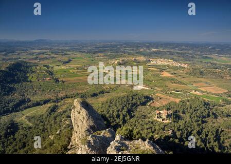 Vues depuis la montagne Santa Bàrbara (Horta de Sant Joan, Catalogne, Espagne) ESP: Vues desde la Montaña de Santa Bàrbara (Horta de Sant Joan, Cataluña) Banque D'Images