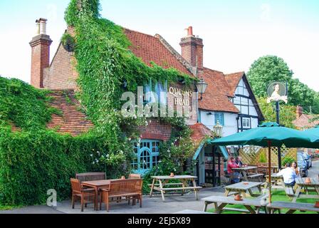 16e siècle Queens Head Pub, Pound Lane, Little Marlow, Buckinghamshire, Angleterre, Royaume-Uni Banque D'Images