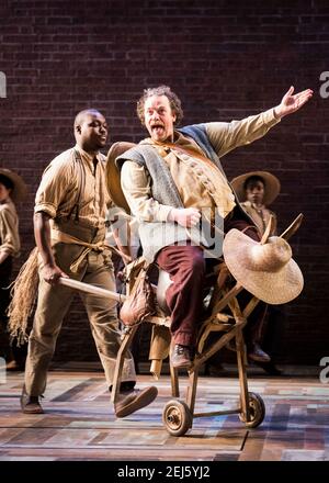 Rufus Hound se produit sur scène sous le nom de Sancho Panza lors de la séance photo Don Quichotte au Garrick Theatre, Londres. Date de la photo: Vendredi 2 novembre 2018. Le crédit photo devrait se lire: David Jensen Banque D'Images