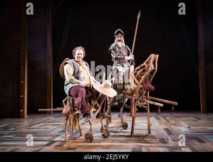 Rufus Hound et David Threlfall sur scène pendant la séance photo Don Quichotte au Garrick Theatre, Londres. Date de la photo: Vendredi 2 novembre 2018. Le crédit photo devrait se lire: David Jensen Banque D'Images