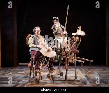 Rufus Hound et David Threlfall sur scène pendant la séance photo Don Quichotte au Garrick Theatre, Londres. Date de la photo: Vendredi 2 novembre 2018. Le crédit photo devrait se lire: David Jensen Banque D'Images