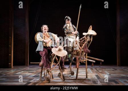 Rufus Hound et David Threlfall sur scène pendant la séance photo Don Quichotte au Garrick Theatre, Londres. Date de la photo: Vendredi 2 novembre 2018. Le crédit photo devrait se lire: David Jensen Banque D'Images