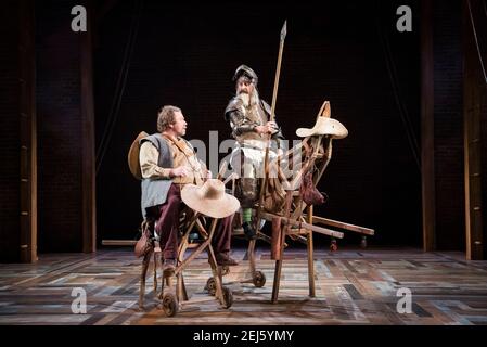 Rufus Hound et David Threlfall sur scène pendant la séance photo Don Quichotte au Garrick Theatre, Londres. Date de la photo: Vendredi 2 novembre 2018. Le crédit photo devrait se lire: David Jensen Banque D'Images