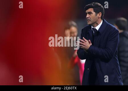 Benevento, Italie. 21 février 2021. Paulo Fonseca entraîneur de AS Roma pendant la série UN match de football entre Benevento Calcio et AS Roma au stade Ciro Vigorito à Benevento (Italie), le 21 février 2021. Photo Cesare Purini/Insidefoto crédit: Insidefoto srl/Alay Live News Banque D'Images