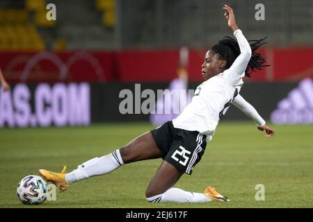 Aix-la-Chapelle, Allemagne. 21 février 2021. Football, femmes : internationales, Allemagne - Belgique au Tivoli. Nicole Anyomi joue le ballon en Allemagne. Credit: Federico Gambarini/dpa/Alay Live News Banque D'Images