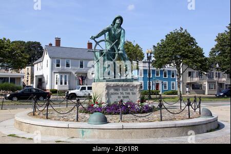 Fisherman's Memorial Cenotaph, également connu sous le nom de statue de « Man at the Wheel », sur South Stacy Boulevard, Gloucester, Massachusetts, États-Unis Banque D'Images