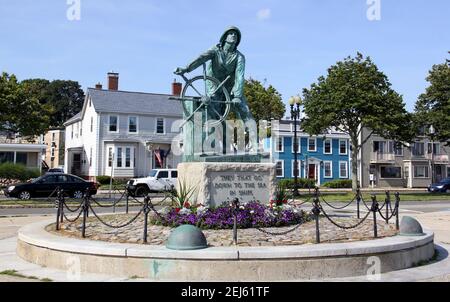 Fisherman's Memorial Cenotaph, également connu sous le nom de statue de « Man at the Wheel », sur South Stacy Boulevard, Gloucester, Massachusetts, États-Unis Banque D'Images